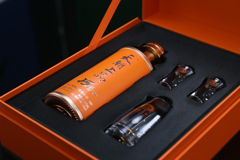 天朝上品·15年慶酒禮盒包裝_副本.jpg